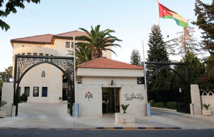 الحكومة سمحت للسيارات الكهربائية بالعمل كتكسي أجرة 1 الحكومة الاردنية