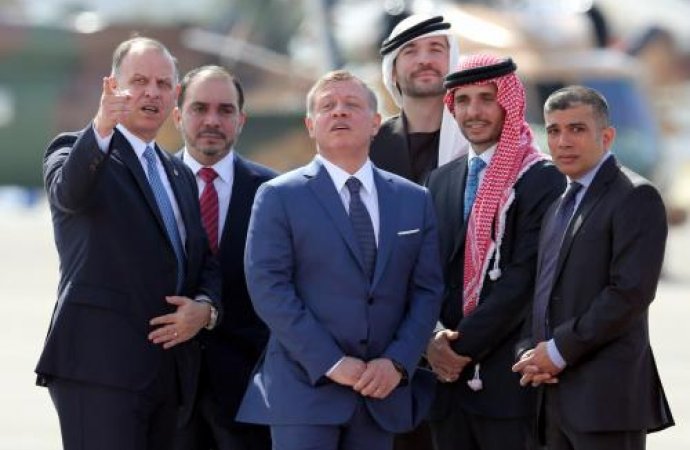 الأمير حمزة اشترط تولي قيادة الجيش والاشراف على الاجهزة الأمنية 1 الأمير-حمزة-اشترط-تولي-قيادة-الجيش-والاشراف-على-الاجهزة-الأمنية