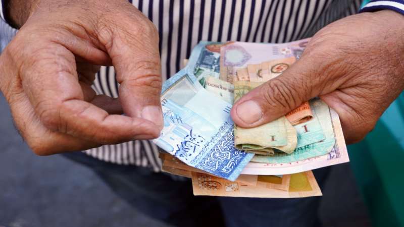 عاجل صرف رواتب شهر نيسان الحالي سيكون في الموعد المعتاد 1 نقود