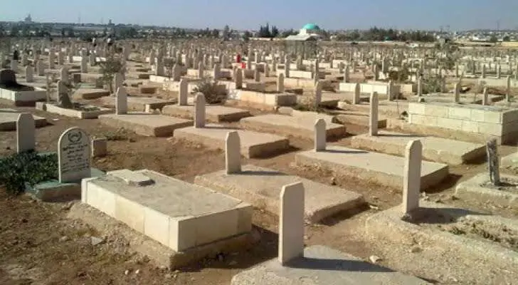 قيام مجهولين بخرق حرمة إحدى المقابر في محافظة الكرك 1 المقابر
