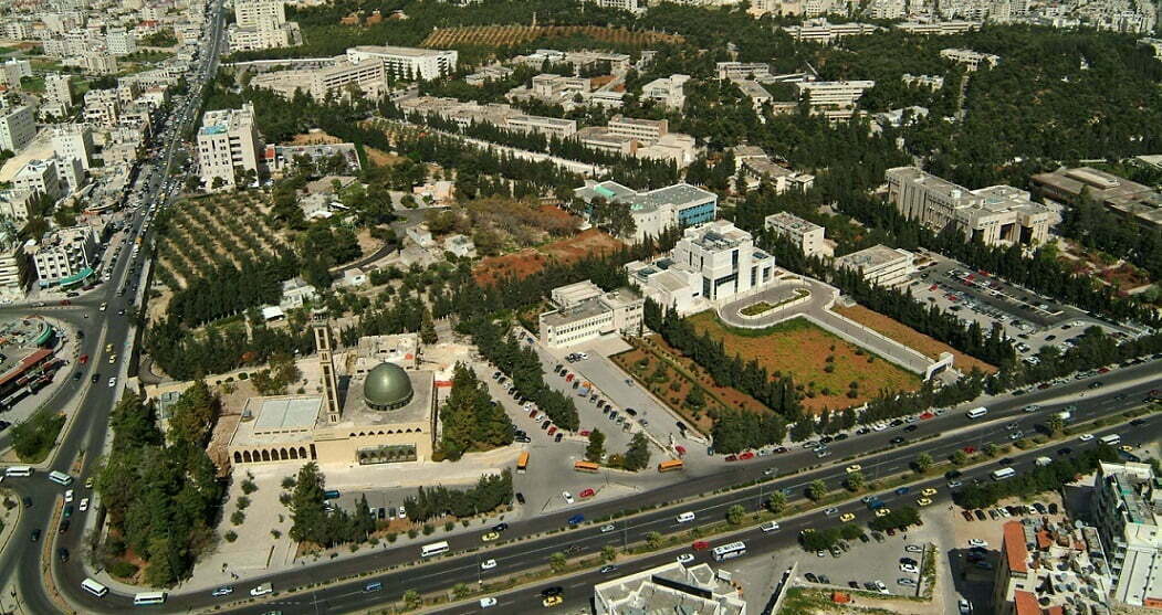تلقي جرعتي لقاح فيروس كورونا ليكون شرطا لدخول الحرم الجامعي 1 الحرم الجامعي