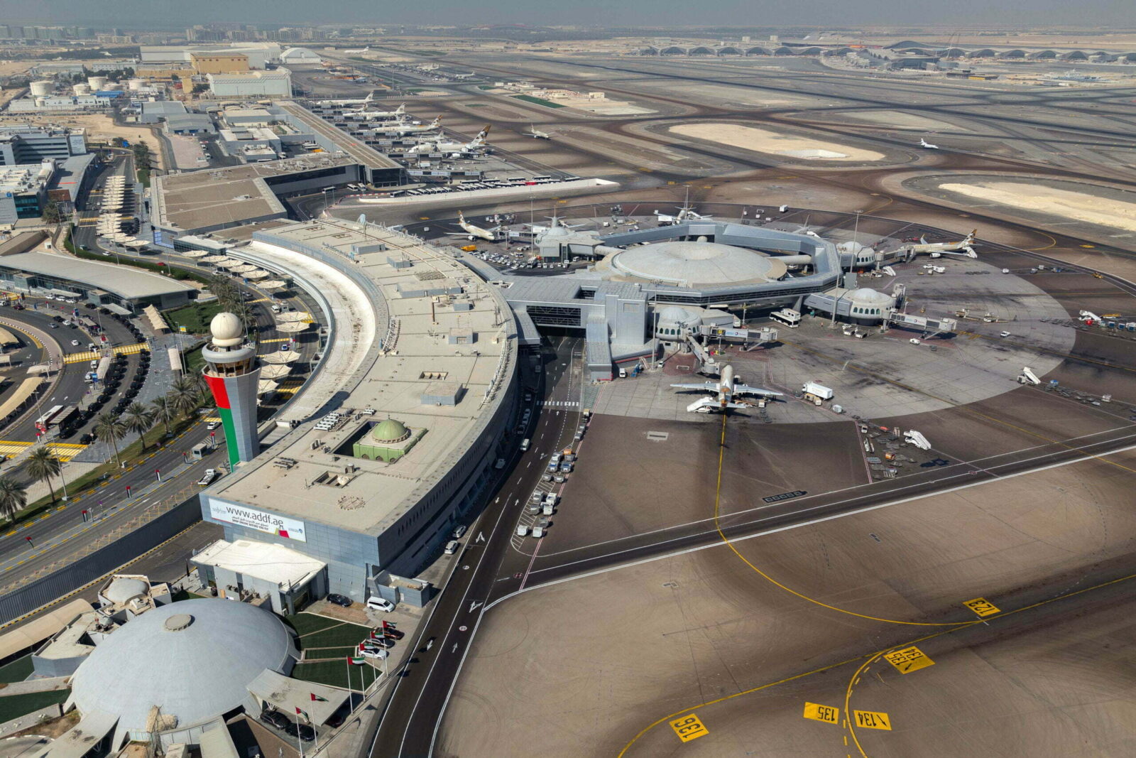 أبوظبي المطار الدولي