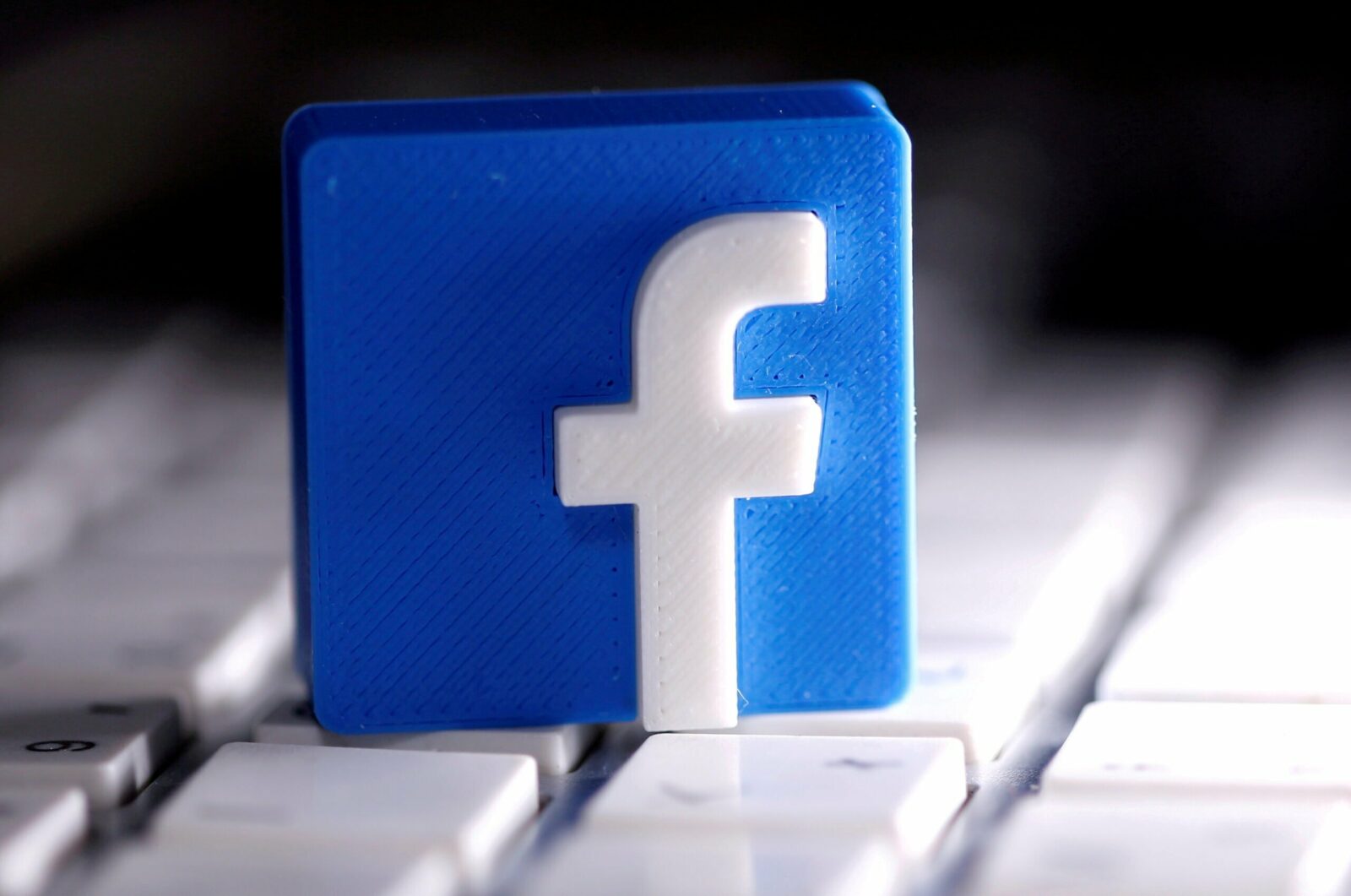 الفيسبوك تعاني من تراجع عدد المستخدمين النشطين لأول 1 facebook