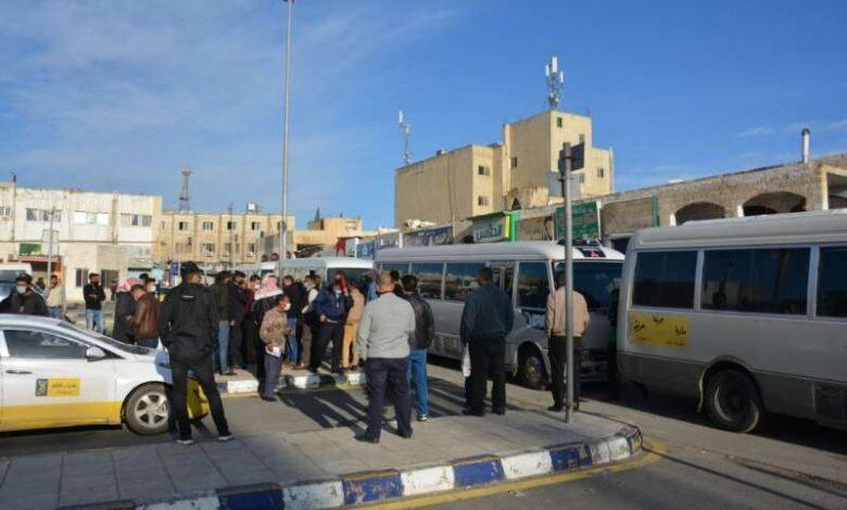 نقابة سائقي العمومي نيتها التوقف عن العمل لمدة ساعتين 1 سائقين العمومي في الاردن