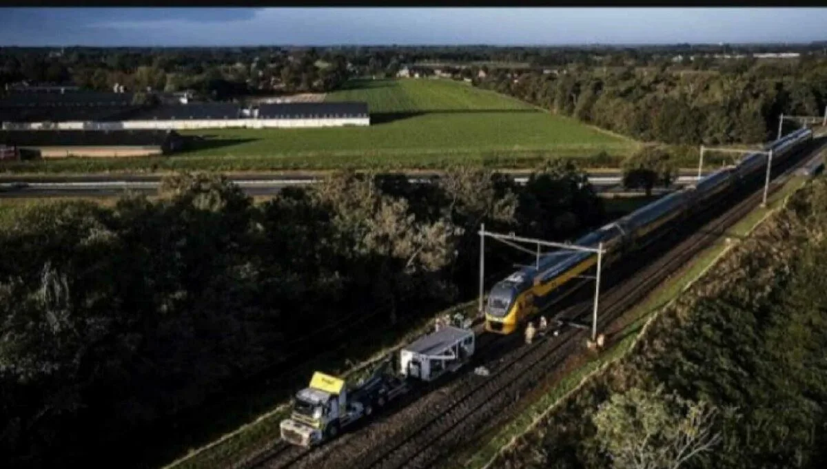 هولندا انحراف قطار عن قضبان السكة الحديد