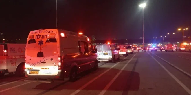 طواقم الإسعاف تتجه لمطار بن غوريون