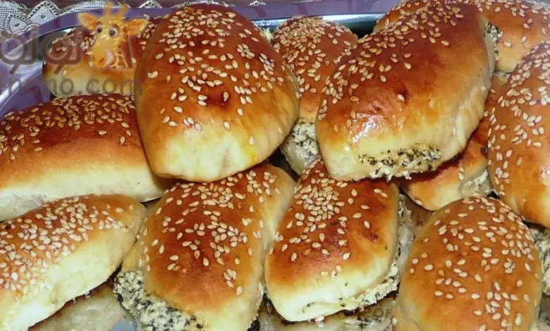 فطائر محشية باللبنة والجبن الأبيض
